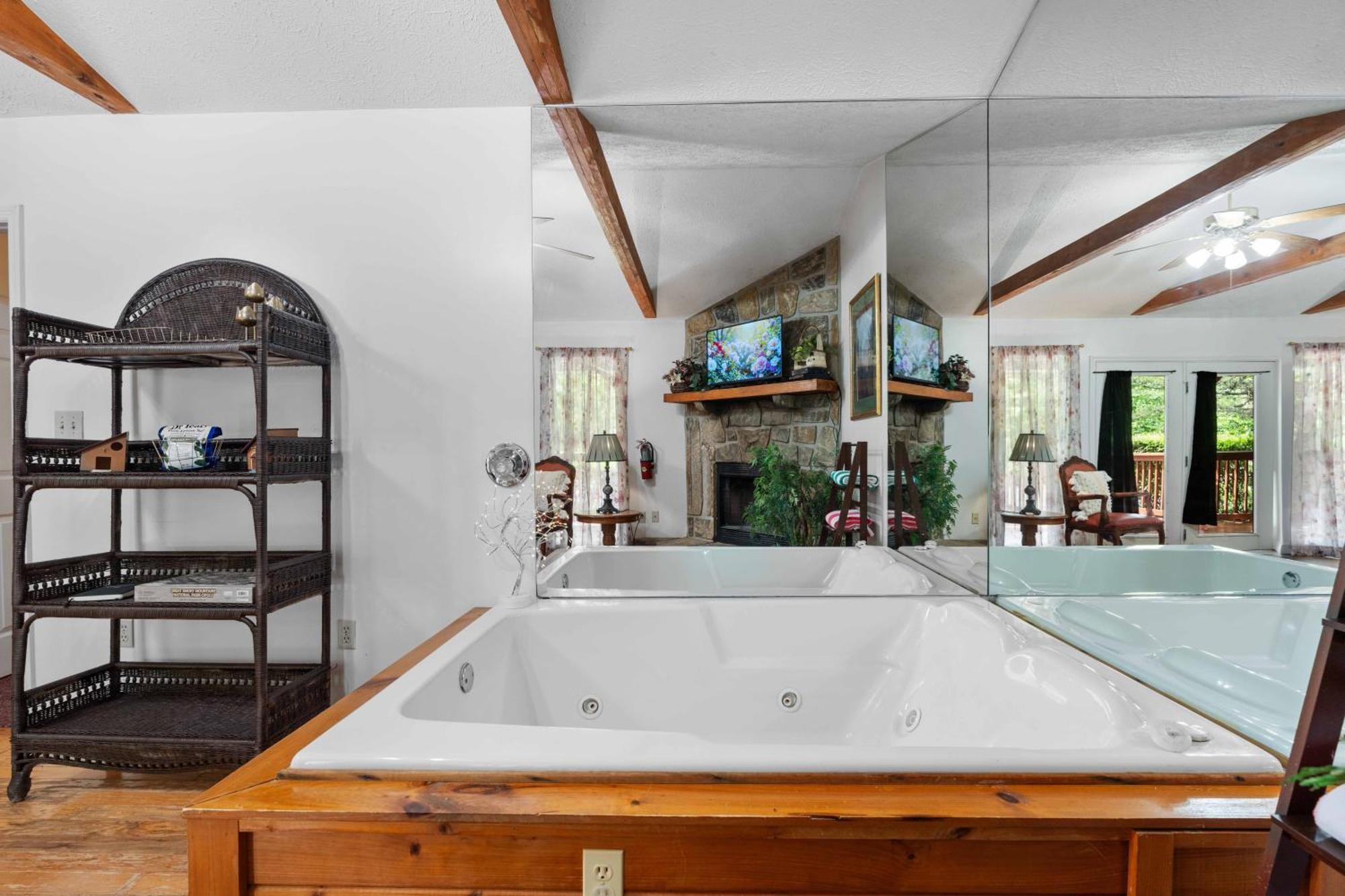 Mountain Dew - 2 Bedrooms, 2 Baths, Sleeps 4 Cabin 蓋特林堡 外观 照片